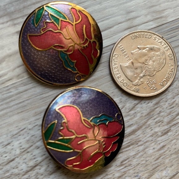 vintage metal & floral ear clips - Picture 6 of 8